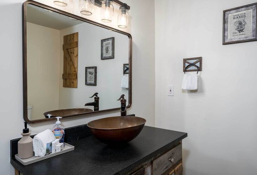 Ellijay Escape W/ Game Room, Hot Tub & Fire Pit