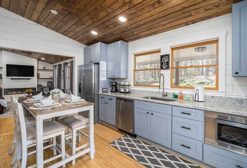 Ellijay Escape W/ Game Room, Hot Tub & Fire Pit
