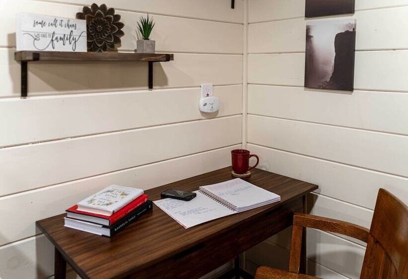 Ellijay Escape W/ Game Room, Hot Tub & Fire Pit