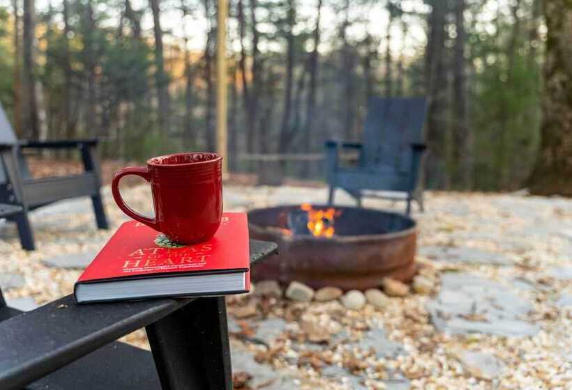 Ellijay Escape W/ Game Room, Hot Tub & Fire Pit