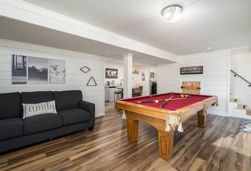 Ellijay Escape W/ Game Room, Hot Tub & Fire Pit