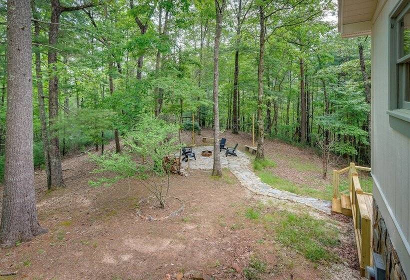 Ellijay Escape W/ Game Room, Hot Tub & Fire Pit