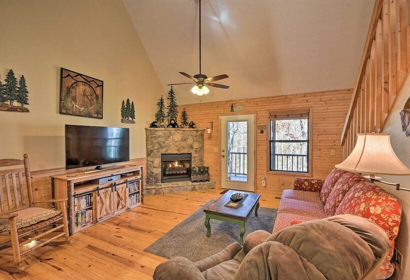 Family Friendly Cabin ~ 1 Mile To Hike & Swim!