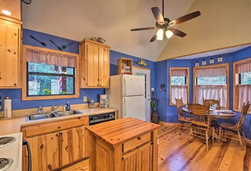 Family Friendly Cabin ~ 1 Mile To Hike & Swim!