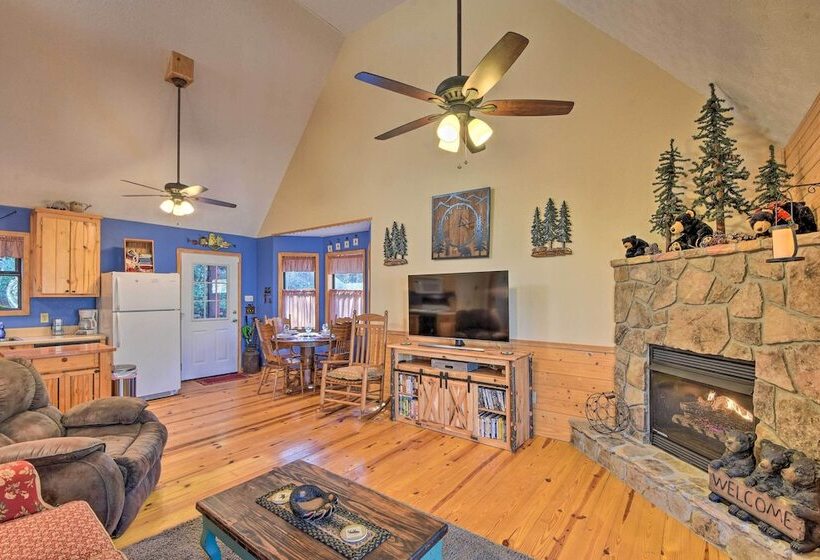 Family Friendly Cabin ~ 1 Mile To Hike & Swim!