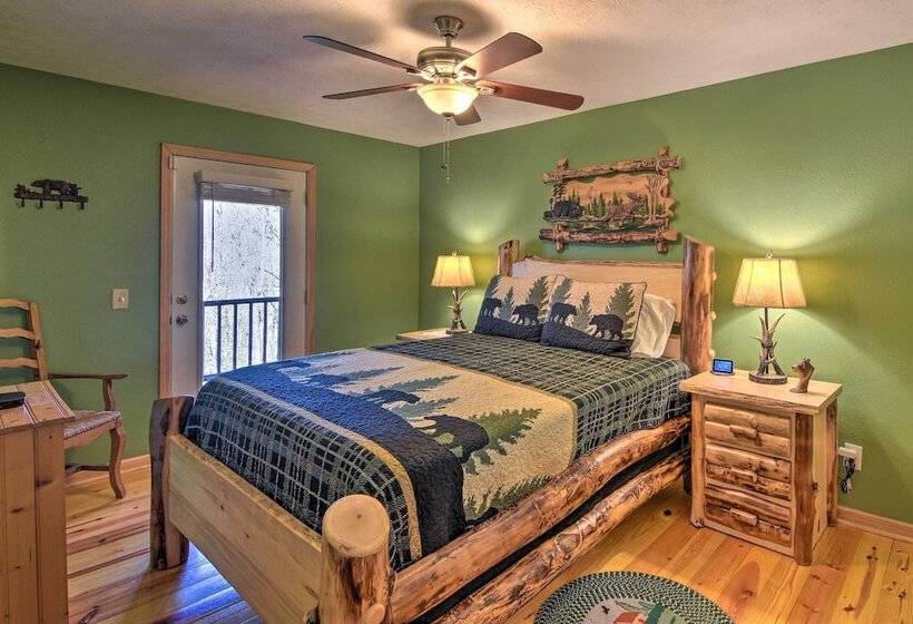 Family Friendly Cabin ~ 1 Mile To Hike & Swim!