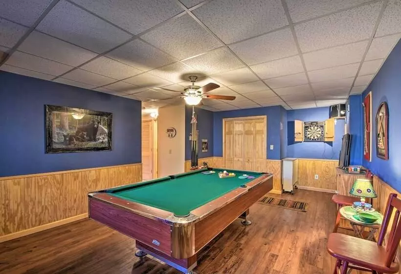 Family Friendly Cabin ~ 1 Mile To Hike & Swim!