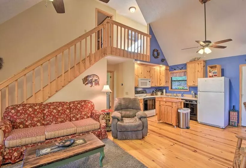 Family Friendly Cabin ~ 1 Mile To Hike & Swim!