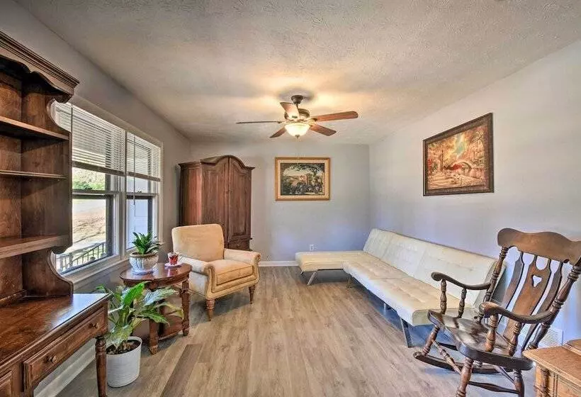 Gainesville Home W/ Fire Pit Near Lake Lanier