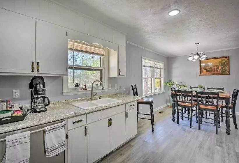 Gainesville Home W/ Fire Pit Near Lake Lanier