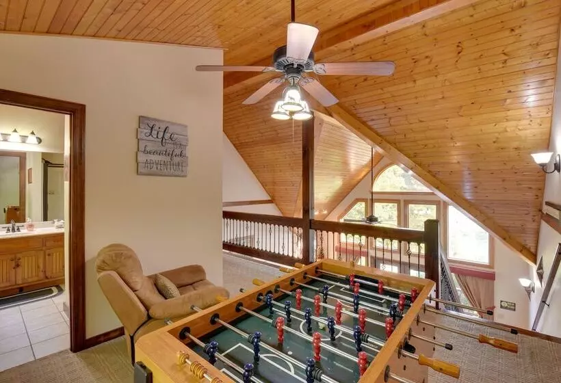 Grand Ellijay Cabin W/ Mountain Views & Pool Table