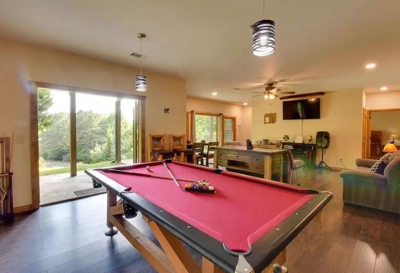 Grand Ellijay Cabin W/ Mountain Views & Pool Table