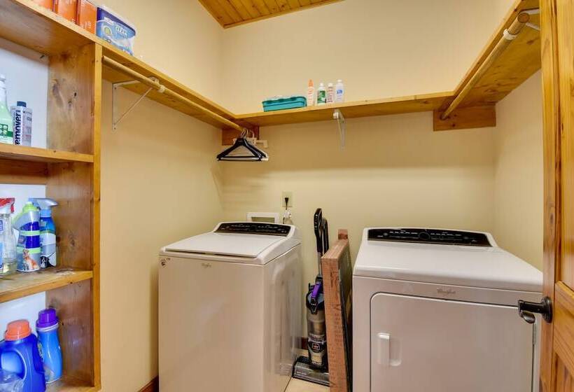 Grand Ellijay Cabin W/ Mountain Views & Pool Table