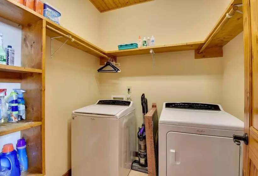 Grand Ellijay Cabin W/ Mountain Views & Pool Table