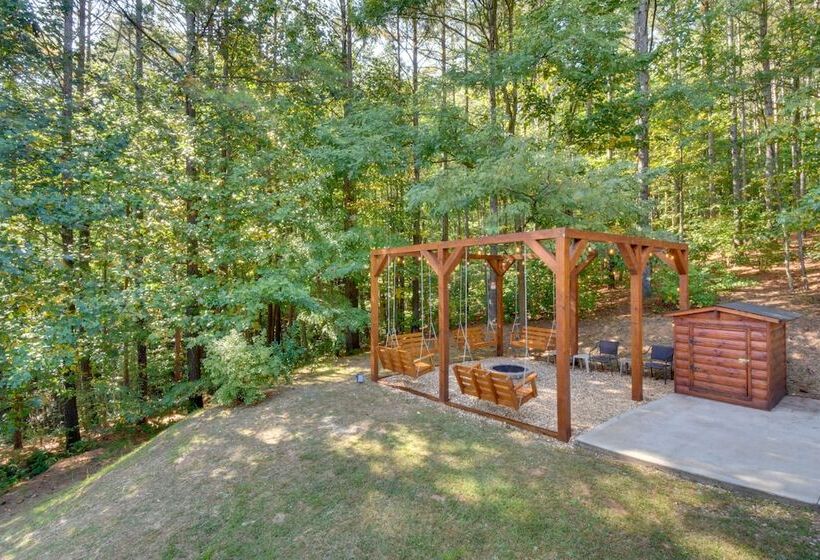 Grand Ellijay Cabin W/ Mountain Views & Pool Table