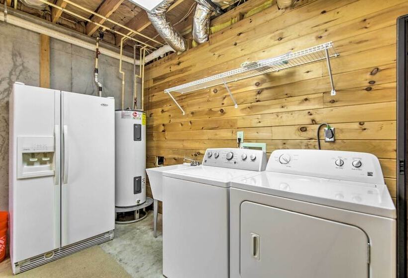 Idyllic Blue Ridge Cabin W/ Mountain Views!