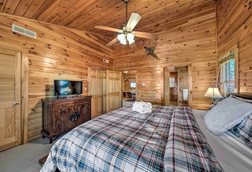 Idyllic Blue Ridge Cabin W/ Mountain Views!