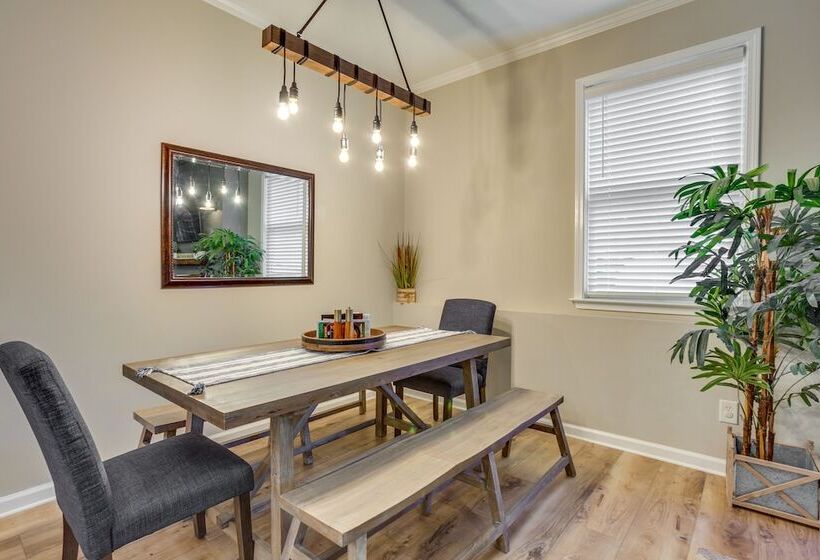 Lakefront Georgia Abode W/ Dock & Screened Patio!