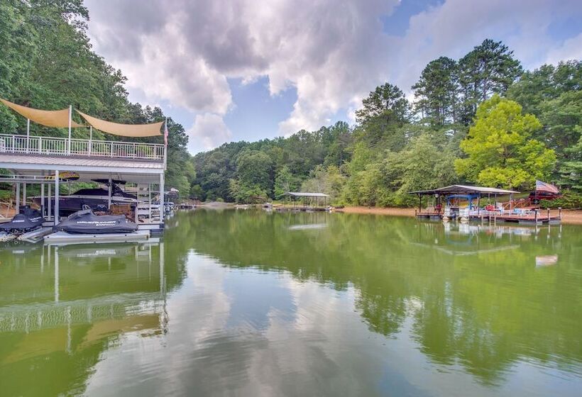 Lakefront Georgia Abode W/ Dock & Screened Patio!