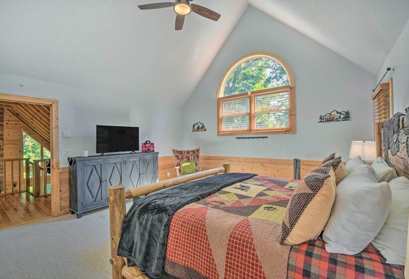 Lavish Hiawassee Cabin   Great For Families!