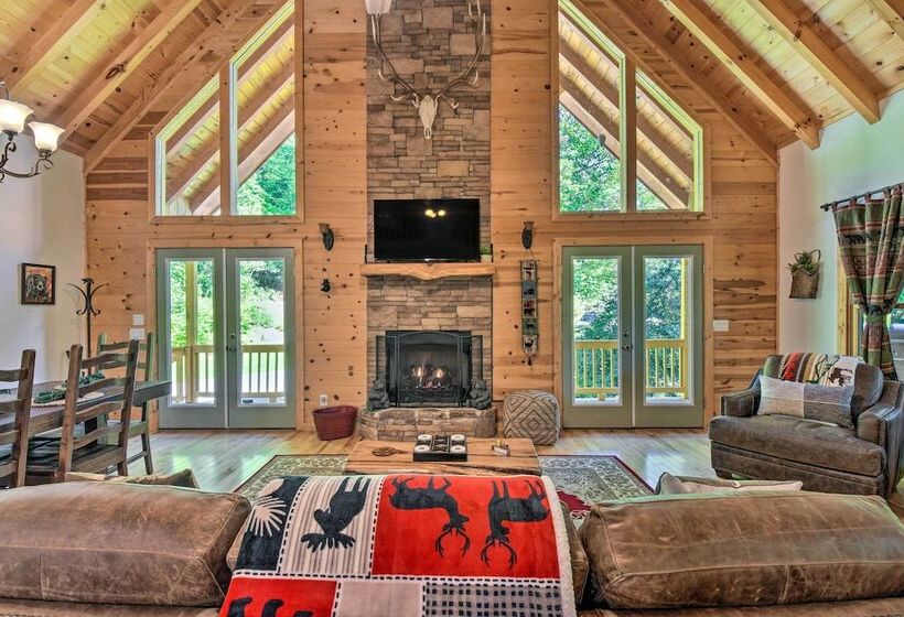 Lavish Hiawassee Cabin   Great For Families!