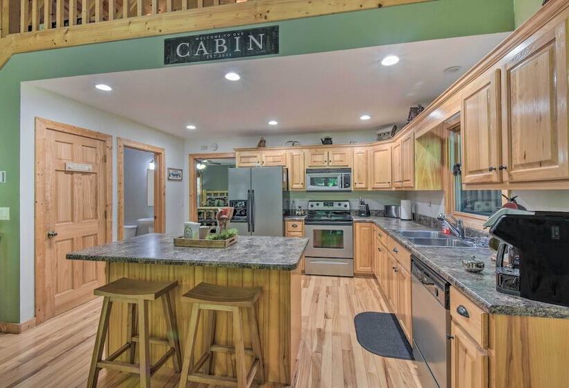 Lavish Hiawassee Cabin   Great For Families!