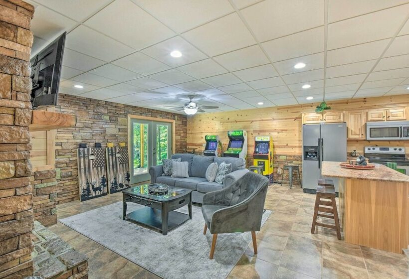 Lavish Hiawassee Cabin   Great For Families!