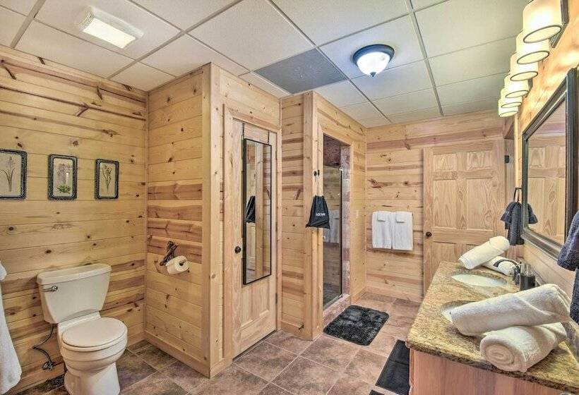Lavish Hiawassee Cabin   Great For Families!