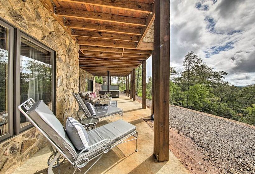 Luxury Mineral Bluff Cabin W/ Views & Hot Tub!