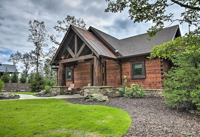 Luxury Mineral Bluff Cabin W/ Views & Hot Tub!