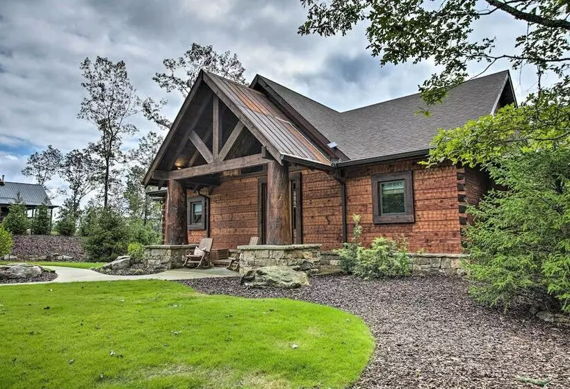 Luxury Mineral Bluff Cabin W/ Views & Hot Tub!