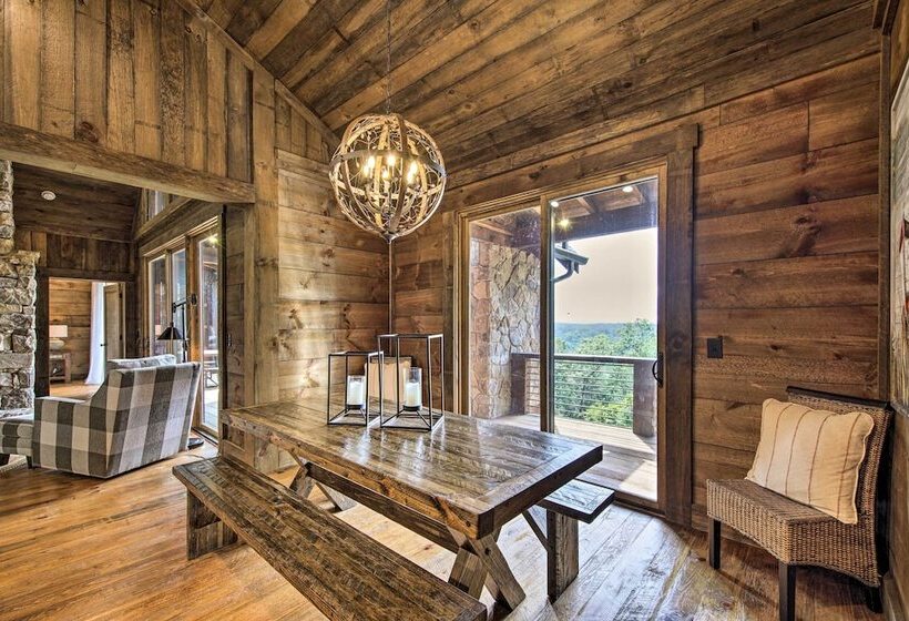 Luxury Mineral Bluff Cabin W/ Views & Hot Tub!