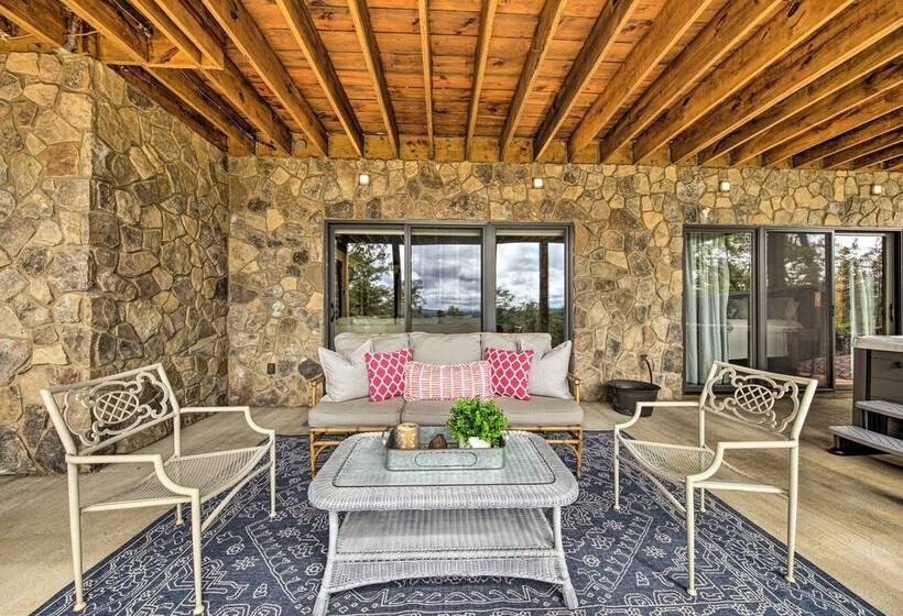 Luxury Mineral Bluff Cabin W/ Views & Hot Tub!