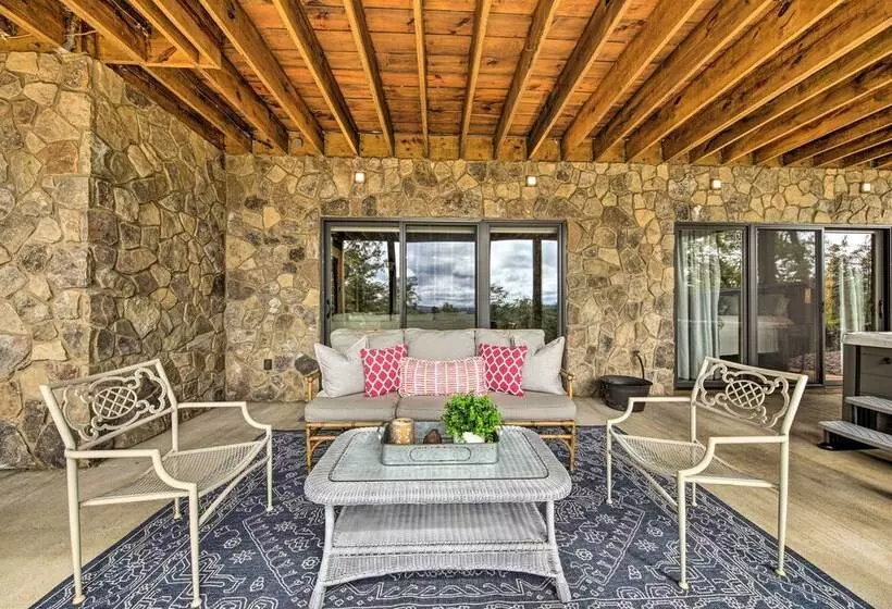 Luxury Mineral Bluff Cabin W/ Views & Hot Tub!