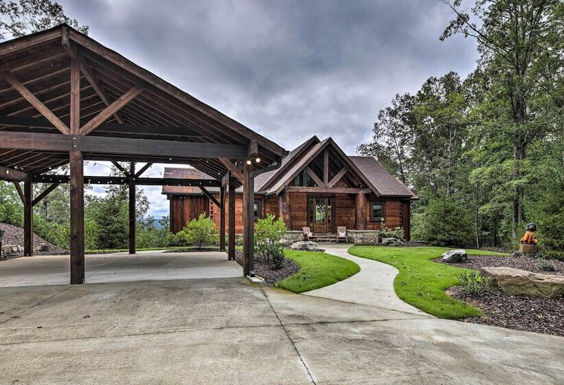 Luxury Mineral Bluff Cabin W/ Views & Hot Tub!