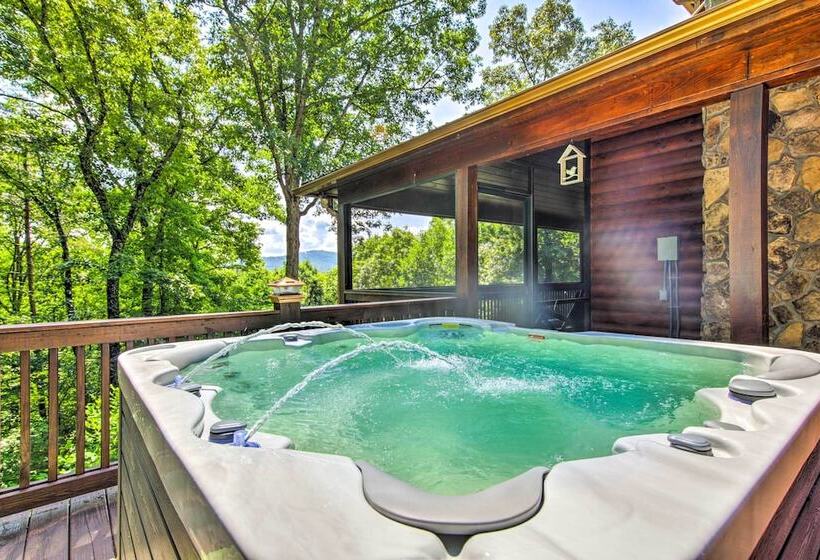 Mineral Bluff Cabin W/ Hot Tub + Game Room!