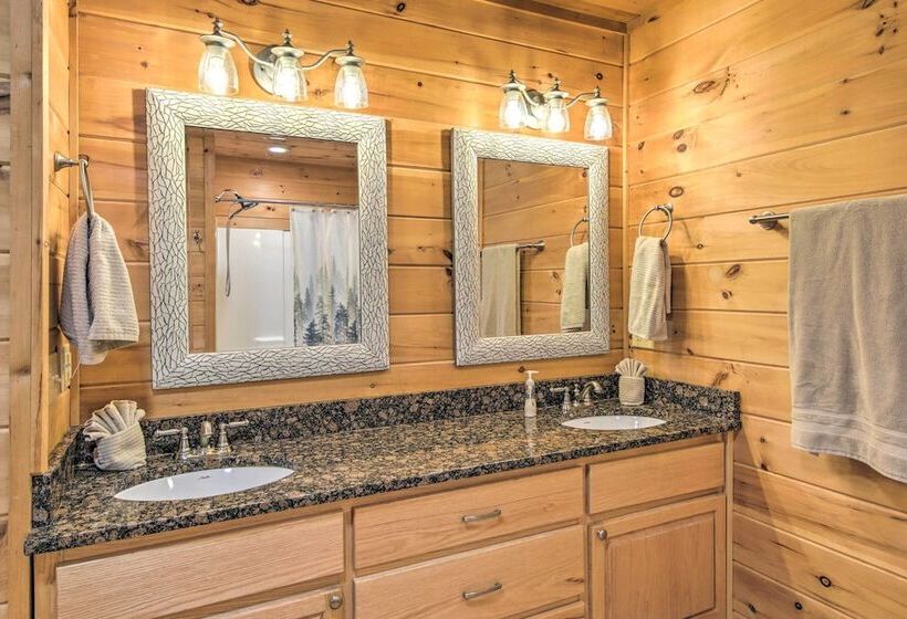 Mineral Bluff Cabin W/ Hot Tub + Game Room!
