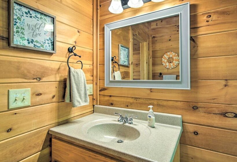 Mineral Bluff Cabin W/ Hot Tub + Game Room!