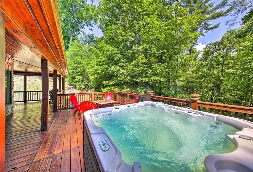 Mineral Bluff Cabin W/ Hot Tub + Game Room!