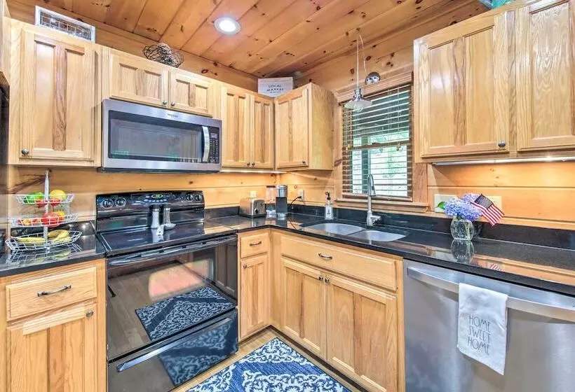 Mineral Bluff Cabin W/ Hot Tub + Game Room!