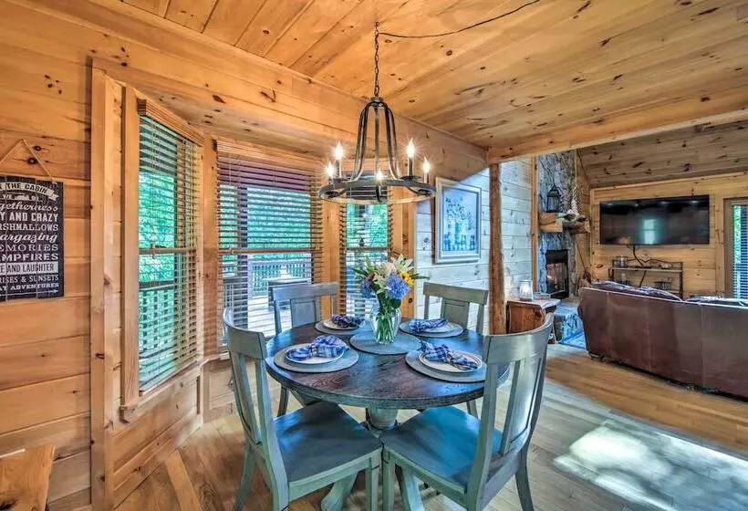 Mineral Bluff Cabin W/ Hot Tub + Game Room!