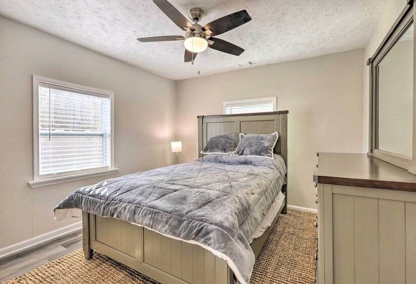 Modern Carrollton Home W/ Deck Pets Welcome