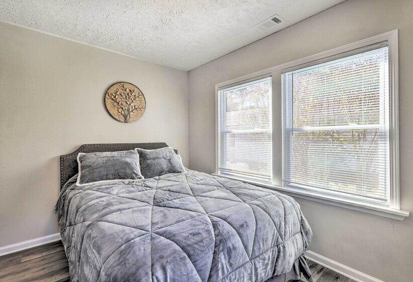 Modern Carrollton Home W/ Deck Pets Welcome