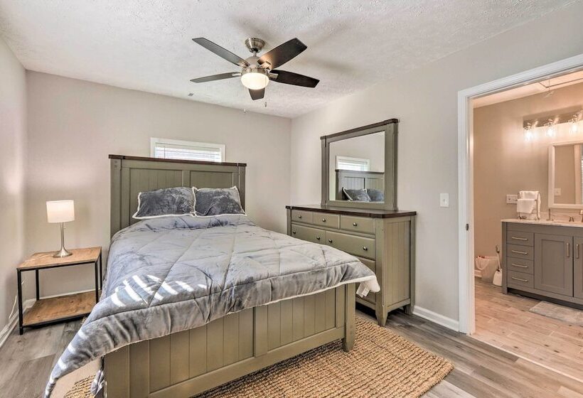 Modern Carrollton Home W/ Deck Pets Welcome