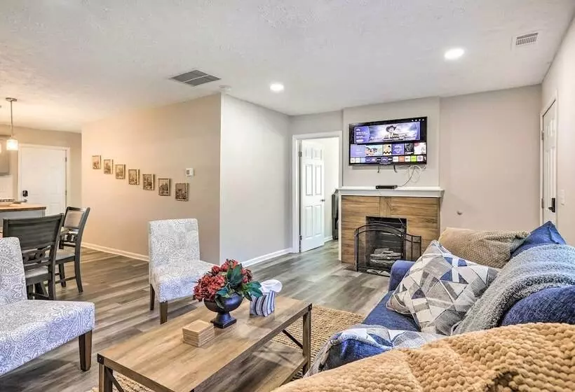 Modern Carrollton Home W/ Deck Pets Welcome