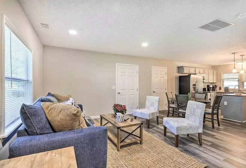 Modern Carrollton Home W/ Deck Pets Welcome