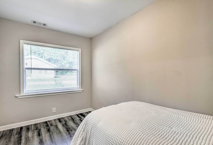 Modern Carrollton Home W/ Deck Pets Welcome