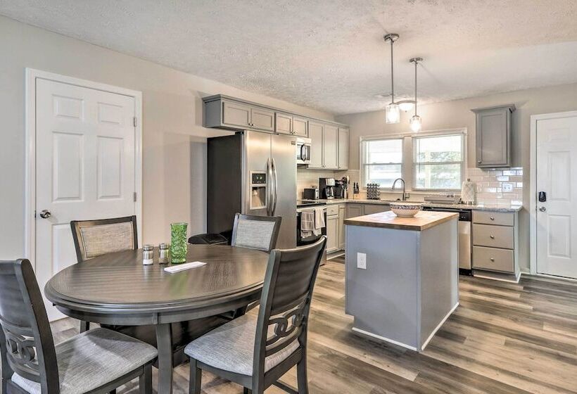 Modern Carrollton Home W/ Deck Pets Welcome