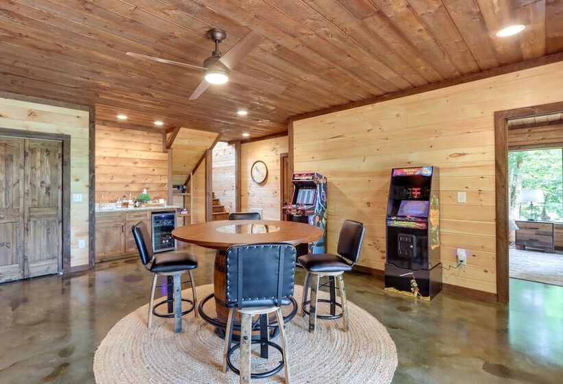 Morganton Cabin W/ Mountain View + Game Room!