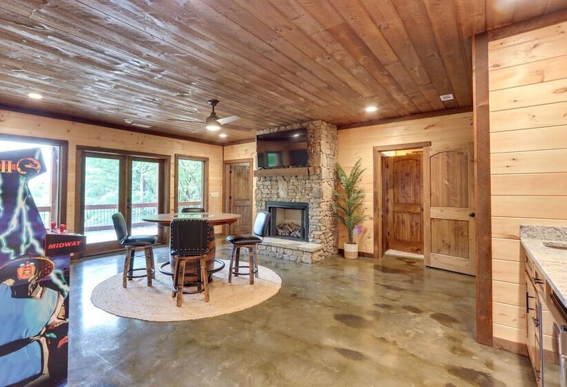 Morganton Cabin W/ Mountain View + Game Room!